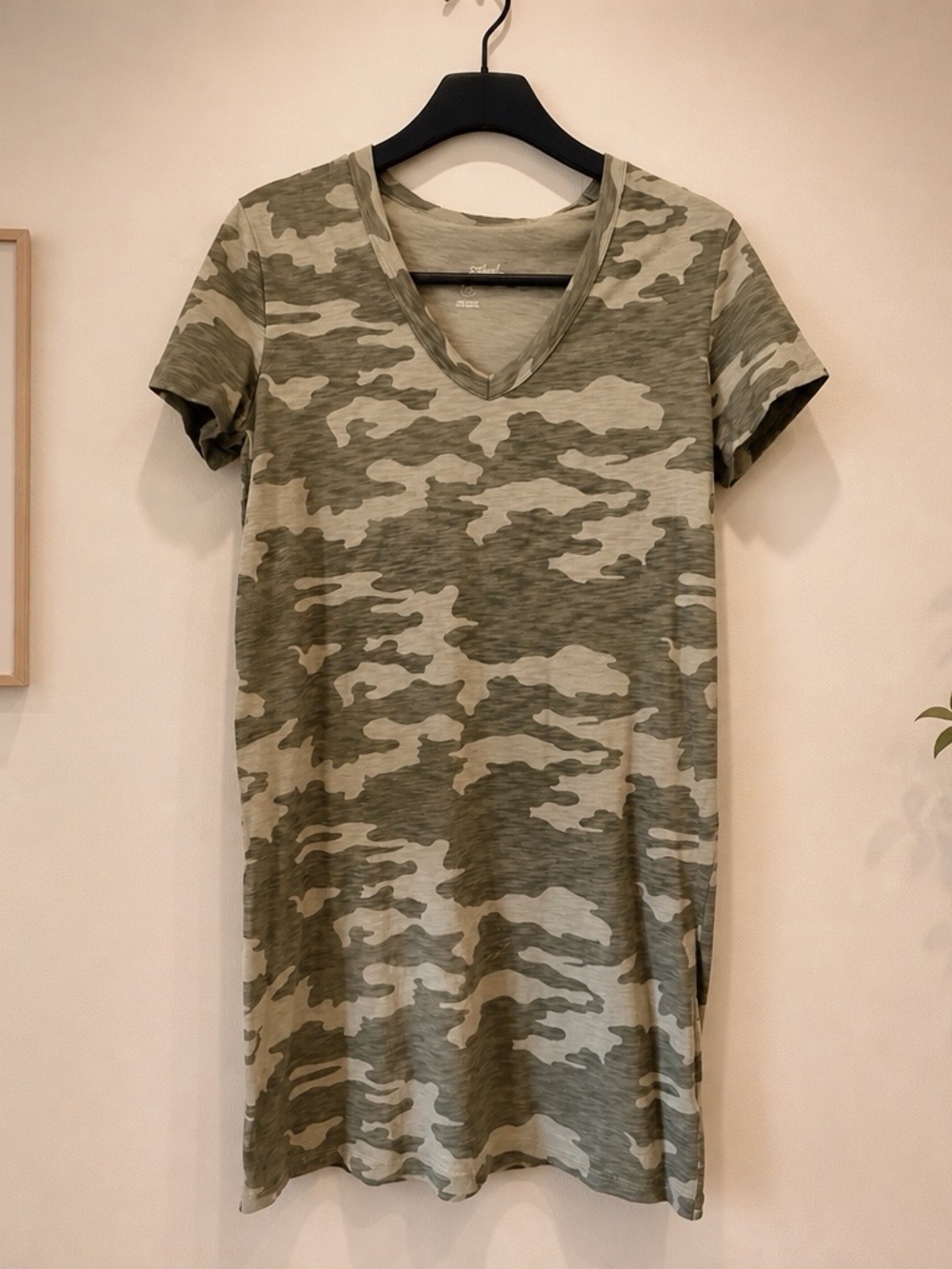 Universal Thread Green Camo V neck‎ T-Shirt Dress - Size Small
